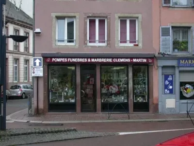 Devanture de la boutique Pompes Funèbres Clemens Martin à Sarrebourg